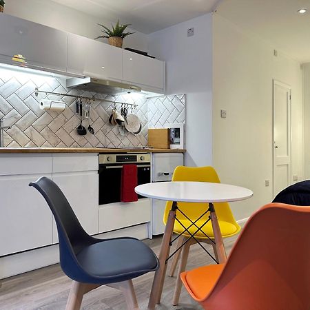 Kensington Studio Hosted By Airoperate Near Notting Hill - 1 Double Bed , 1 Sofa Bed, Ground Floor Apartment Via Private Entrance ลอนดอน ภายนอก รูปภาพ